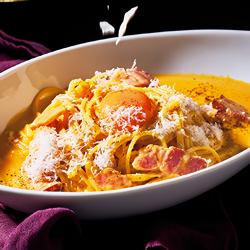 3種チーズの濃厚カルボナーラ/博多明太子クリーム/きのこトリュフクリーム　各