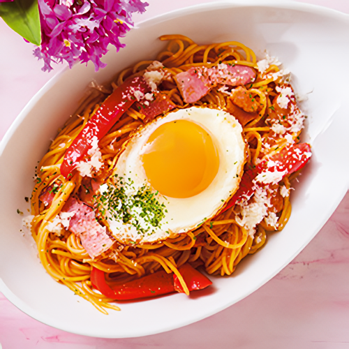 ベーコンエッグナポリタン/イタリア産トマトのニンニク唐辛子　各