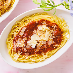 北海道産チーズのミートソース/燻製ベーコンとフレッシュトマトのペペロンチーノ/タラコバター　各