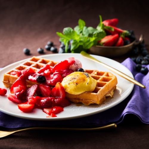 バターミルクアメリカンワッフル　ベリーキャラメルカスタード