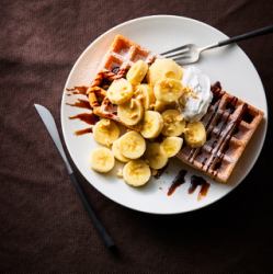 バターミルクアメリカンワッフル　ナッティーチョコバナナ