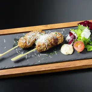 Horse meat and gorgonzola skewer cutlet
