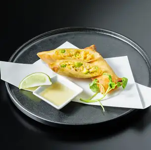 Crispy shrimp spring rolls