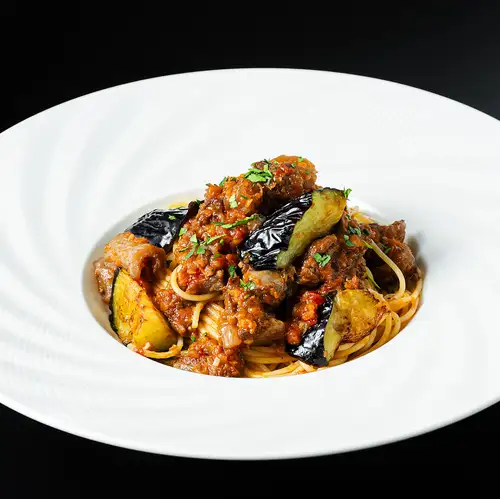 馬すじと茄子のラグーソースパスタ