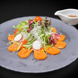 サーモンの和風カルパッチョ　サラダ仕立て