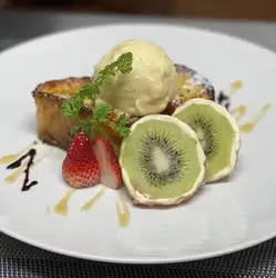ご褒美フレンチトースト　ふたつの恋ソース添え