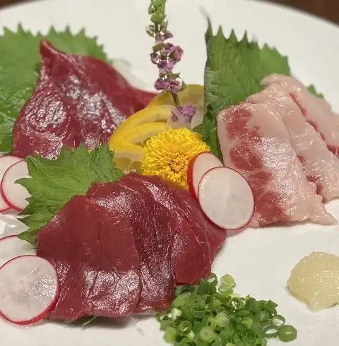 主厨精心烹制的原创菜肴非常适合招待客人，营造特别的用餐体验。