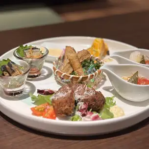 This month's 5-item appetizer platter