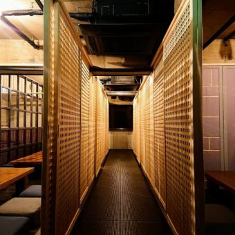 [Private tatami room on the second floor] Desks can be connected for up to 40 people!