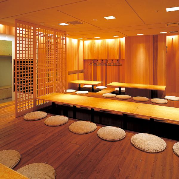 大宴会もお任せ下さい。最大34名様まで収容可能の堀りごたつ席。個室もあります。