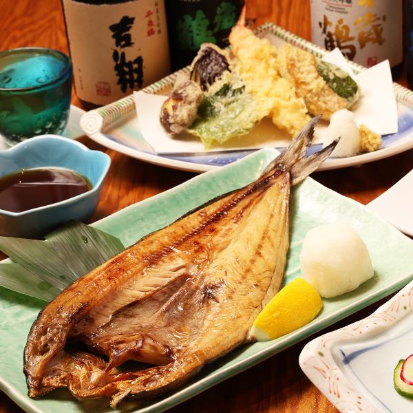 食事はもちろん、酒のつまみにぴったりの一品を種類豊富にご用意しております。