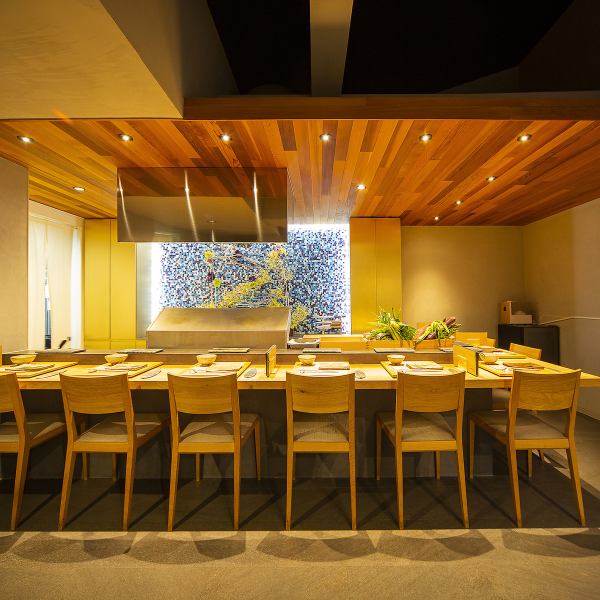 融合了日式和西式風格的現代空間是一種寧靜而成熟的空間。為了享受烹飪，必不可少的是要享受空間。
