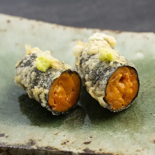 【旭川で味わえる大人の逸品】特別なひとときにふさわしい魚介と野菜の天ぷら『うにの大葉巻き』