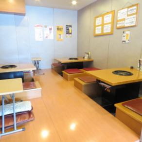 [Recommended for those who want to relax] In the back of the shop, there is a digging-type table seat "4 people × 3 tables".You can have a comfortable time because you can stretch your legs and eat.