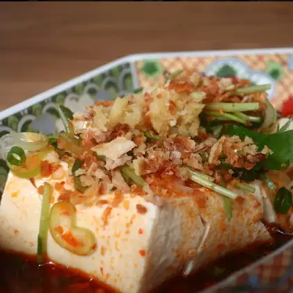 辣味药草凉豆腐