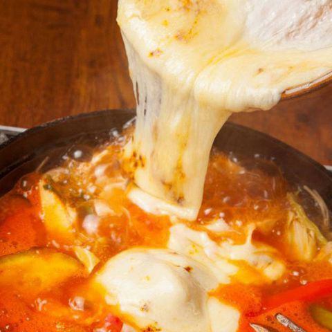 Bacon and tomato cheese hotpot and 7 other dishes ★Meat hotpot course★ 3 hours all-you-can-drink included 4280 yen ⇒ 3280 yen