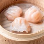 3 steamed shrimp dumplings