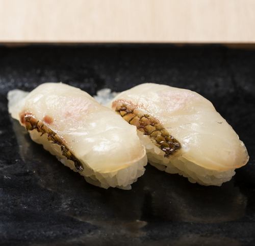 淡雪鹽櫻花鯛魚握壽司