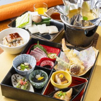 ―至福の贅沢ランチ―『鱧しゃぶと夏の松花堂くずし懐石』全10品2420円(税込)