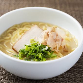 豚骨と鰹だしの沖縄そば