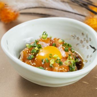 生サーモンのユッケ風