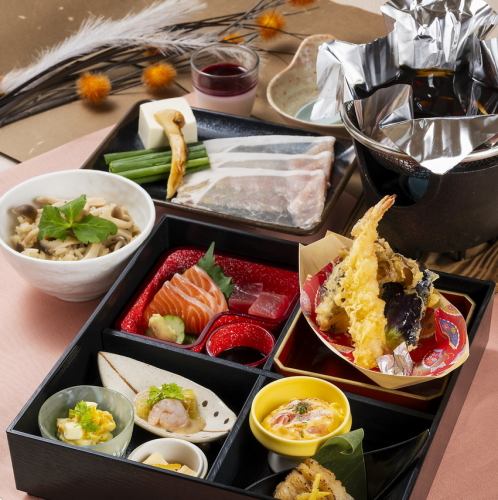松茸すきしゃぶと秋の松花堂くずし懐石-全10品2420円(税込)★ドリンクバー付。