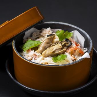 牡蠣と蟹の蒸籠ごはん