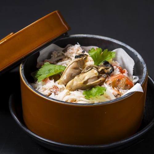 牡蠣と蟹の蒸籠ごはん