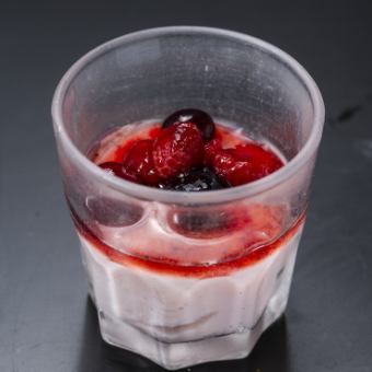 ベリーたっぷり苺プリン