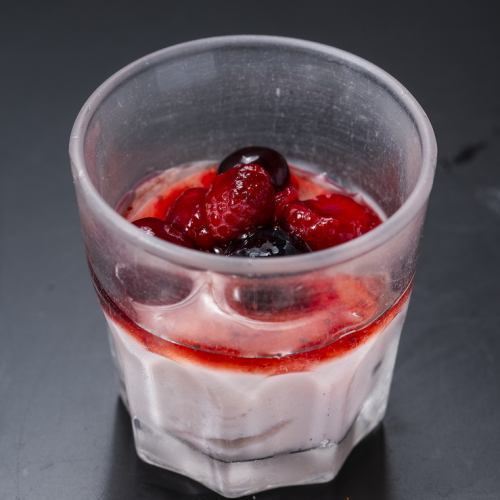 ベリーたっぷり苺プリン
