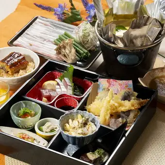 ―至福の贅沢ランチ―『とろろ豚しゃぶと夏の松花堂くずし懐石』全10品2,530円(税込)