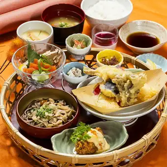 ―贅沢ランチ―秋のおごちそう『なでしこ御膳』全11品1,958円(税込)ドリンクバー付★