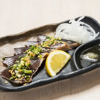 戻りカツオのたたき　レバ刺し風特製だれ