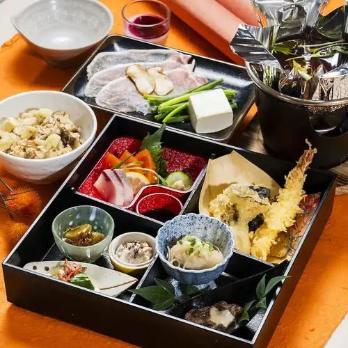 松茸と豚ロースのすきしゃぶと秋の松花堂くずし懐石-全10品　★ドリンクバー付。