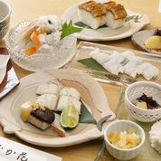 Conger eel set course: Conger eel sushi, ochi, grilled conger eel, conger eel shabu-shabu (one-person hot pot), grilled oni dashi chazuke and 9 other dishes