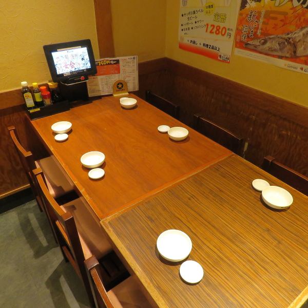 ゆったり過ごせる席は親しい友人との語らいに…