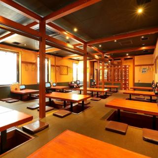 在我們舒適的下沉式休息區放鬆身心！