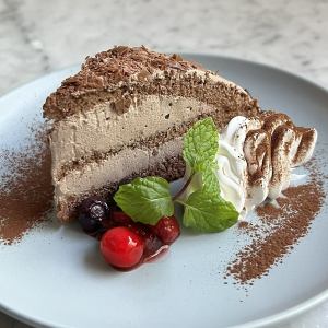 Rich chocolate cake (sweets)