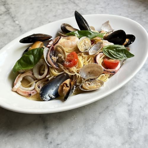 Fisherman-style pescatore with various seafood