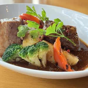 Pulled pork: Pork belly stewed in red wine