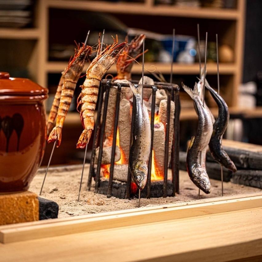 炉端焼きと手作りおばんざいが楽しめる◎心温まるひとときをお楽しみください♪