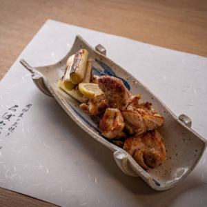 奥三河地鶏のもも焼き 黒胡椒添え