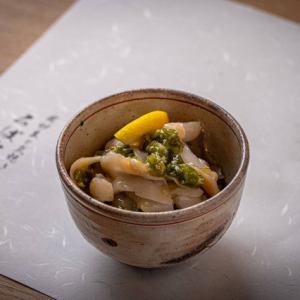 つぶ貝の開き 刻み山葵和え