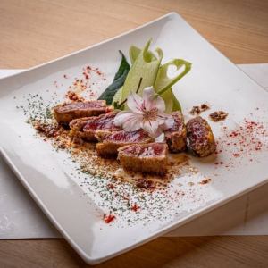 本鮪のレアカツレツ焦がしバターしょうゆ仕立て