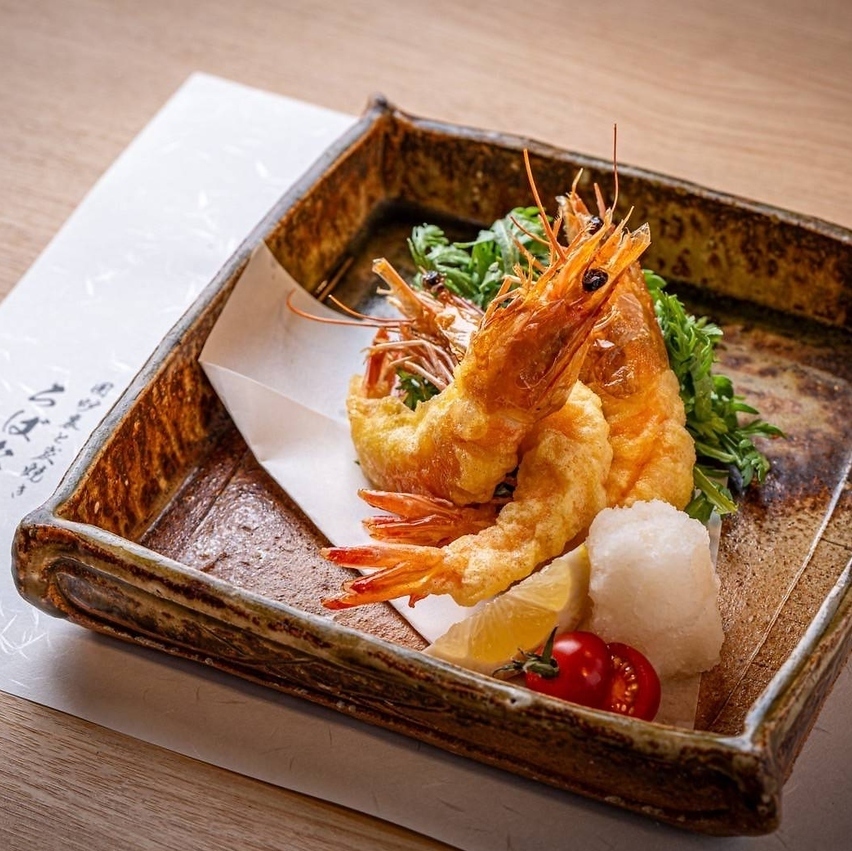 落ち着いた雰囲気の中で絶品の海鮮を味わうことができます！