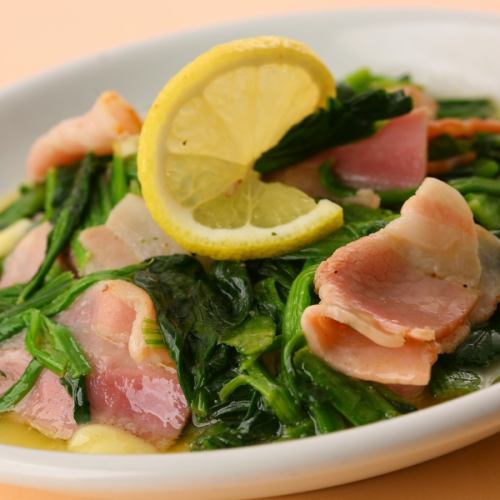 Spinach and bacon stir-fried in butter