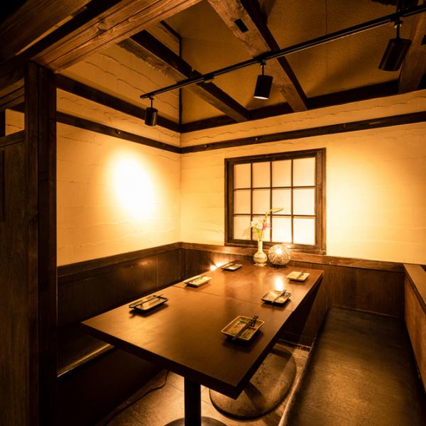 少人数様でも団体様でも個室席をご用意致します。個室席は、合コン、女子会、誕生日、ご宴会・飲み会など様々なシーンに最適です。