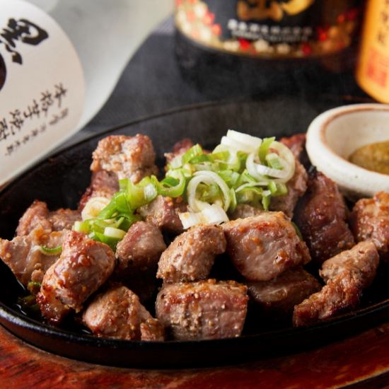 鹿児島黒豚や仙台牛タンなど全国の厳選肉料理を個室で堪能！