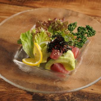 マグロとアボカドのワサビ醤油和え