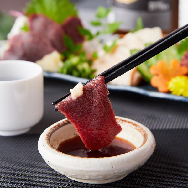ココでしか味わえない、旨味たっぷりの「熊本馬刺し」